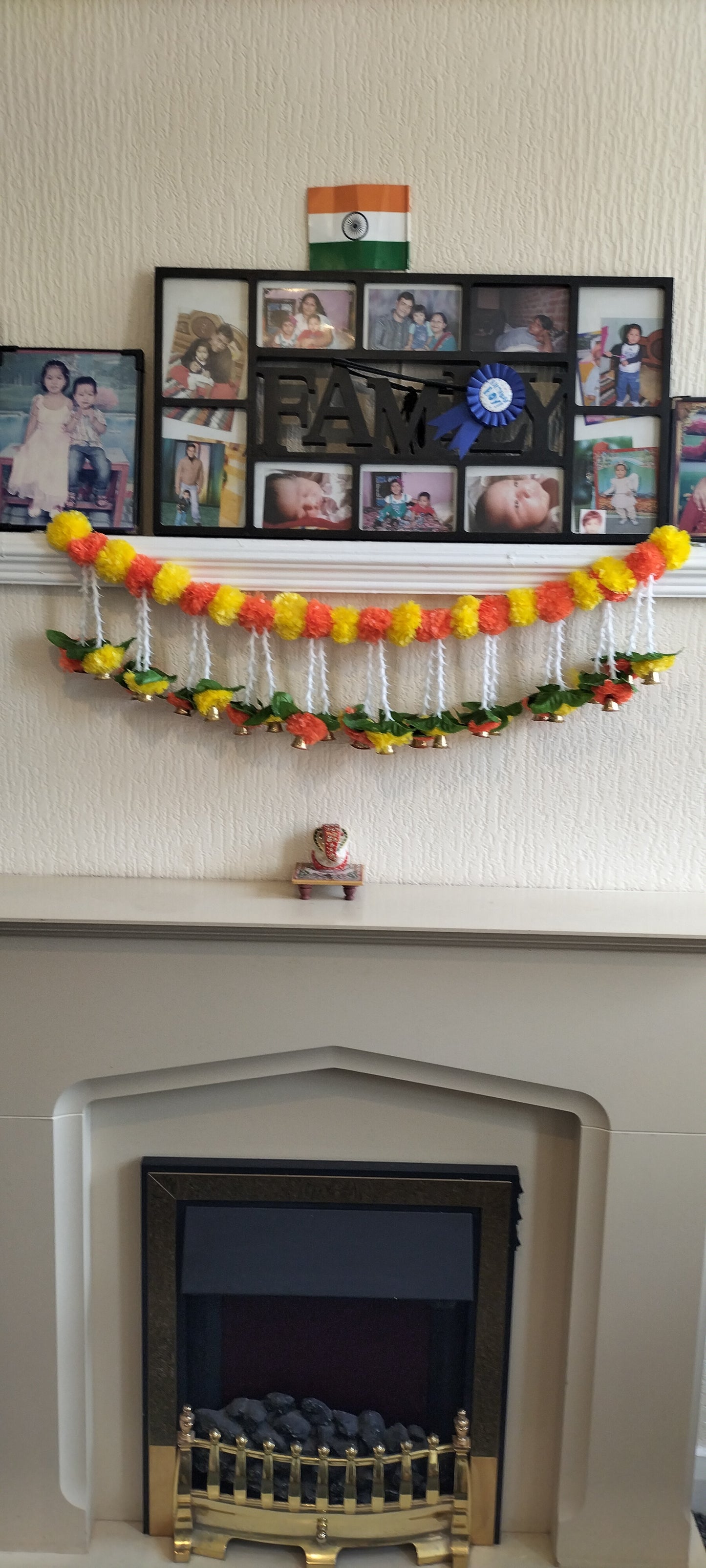 Floral bandanwar with mango leafs