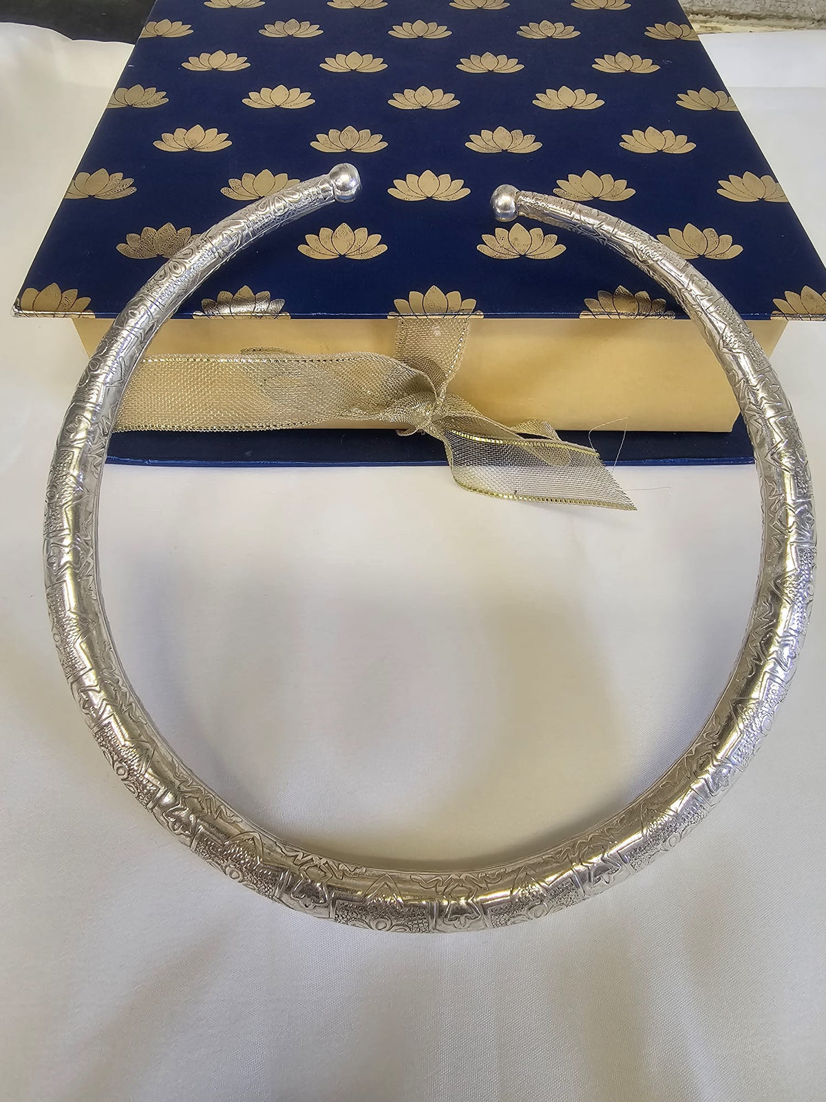 Minimalist Open Hasli Choker | Classic Smooth Gold & Etched Silver Collar | Simply Sajavat Manchester