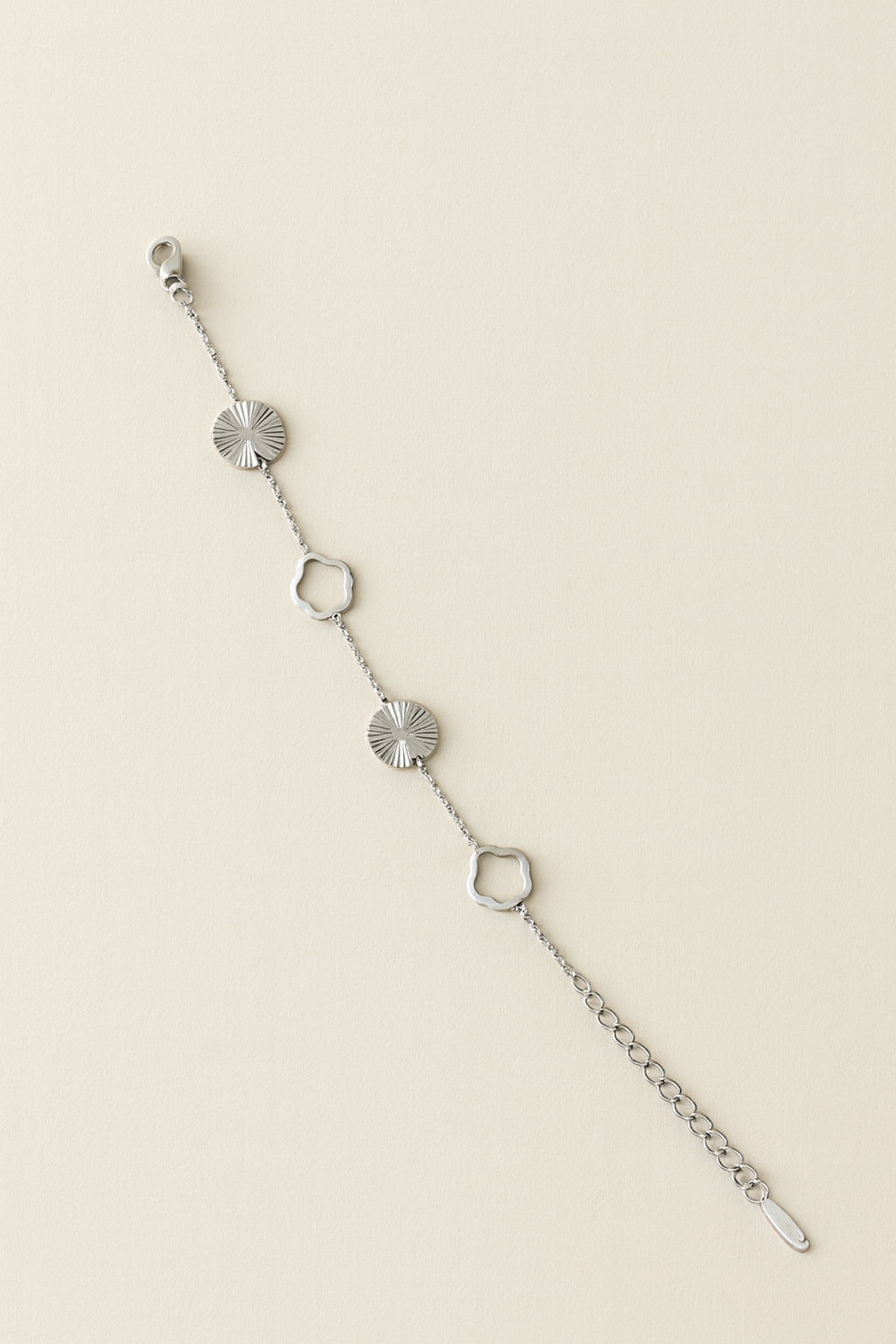 Waterproof Five-Clover Motif Bracelet | Tarnish-Free Gold, Silver & Onyx Black Stainless Steel