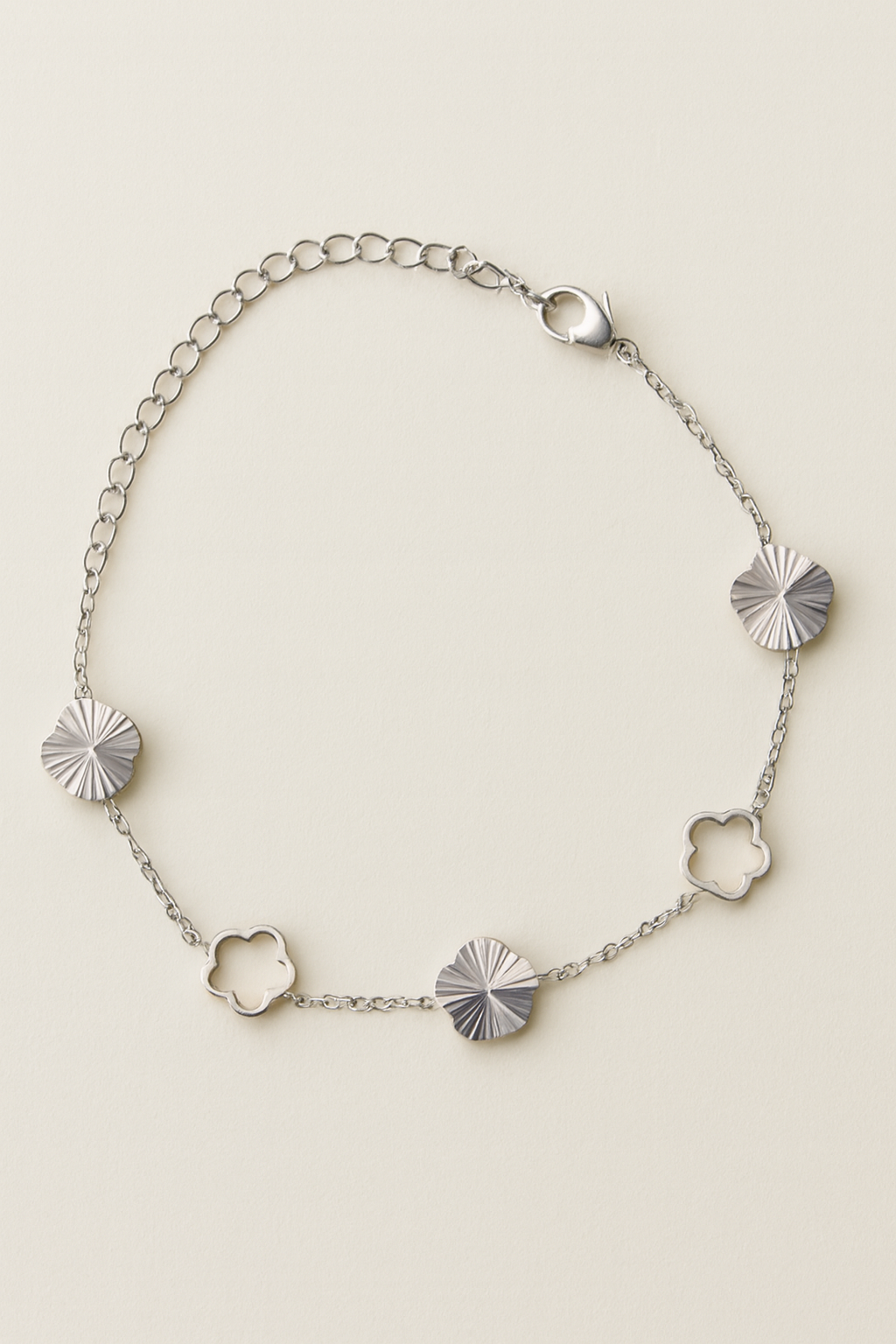Waterproof Five-Clover Motif Bracelet | Tarnish-Free Gold, Silver & Onyx Black Stainless Steel