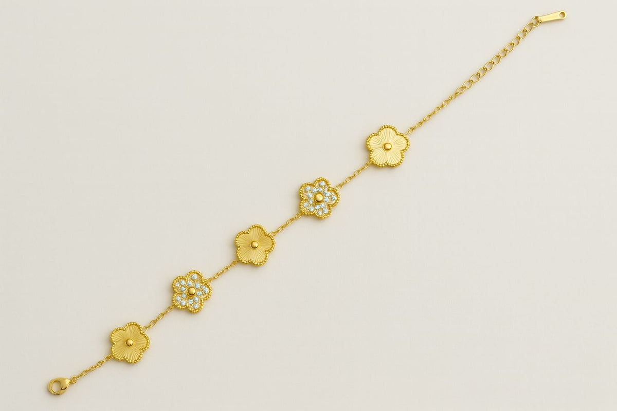 Waterproof Five-Clover Motif Bracelet | Tarnish-Free Gold, Silver & Onyx Black Stainless Steel